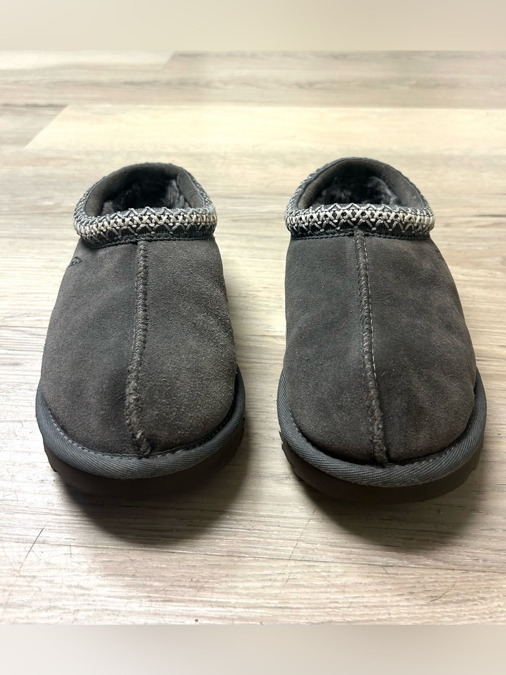 UGG Tasman Slippers Women Sz 7 Gray Suede Sheepskin Slip On Cozy Comfort - Picture 3 of 13
